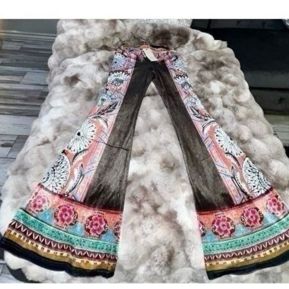 NWT Peach Puff Multicolor Geometric Boho Long Wide Leg Flare Pants Size Medium - Picture 4 of 12